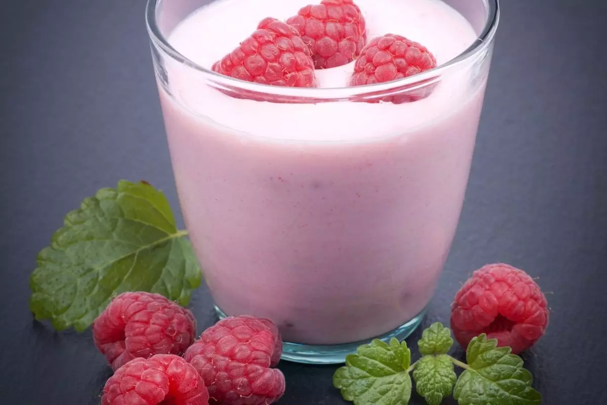 danoninho de pobre, faça seu próprio danone - reprodução canva 2