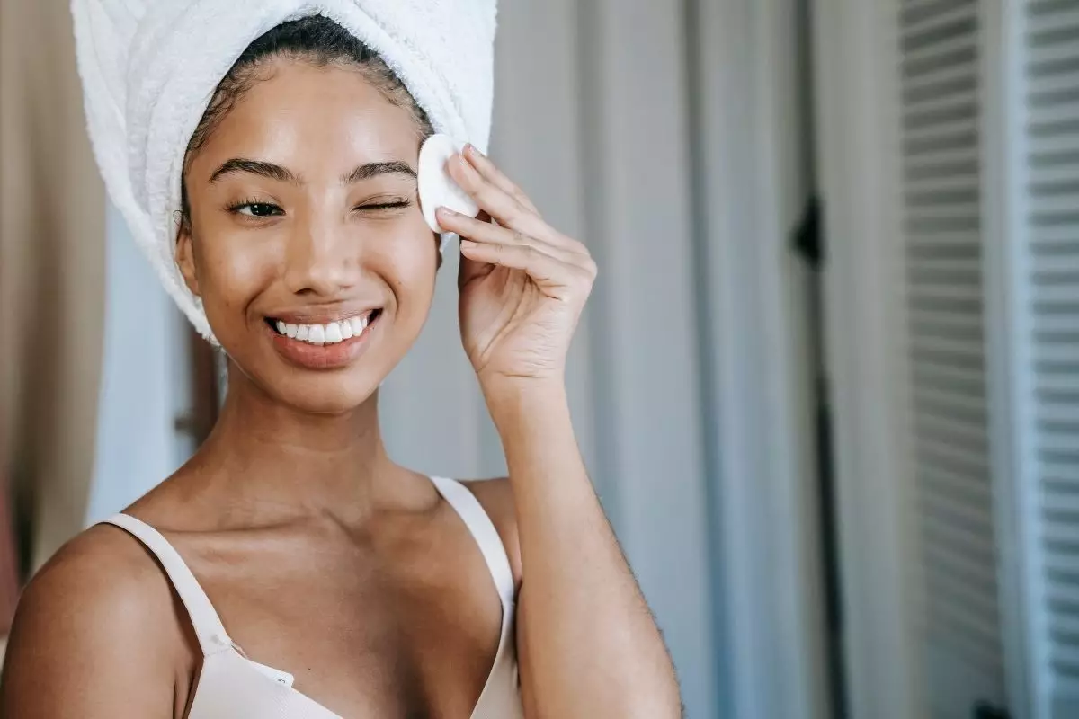 Limpeza de pele profunda - reprodução: Canva