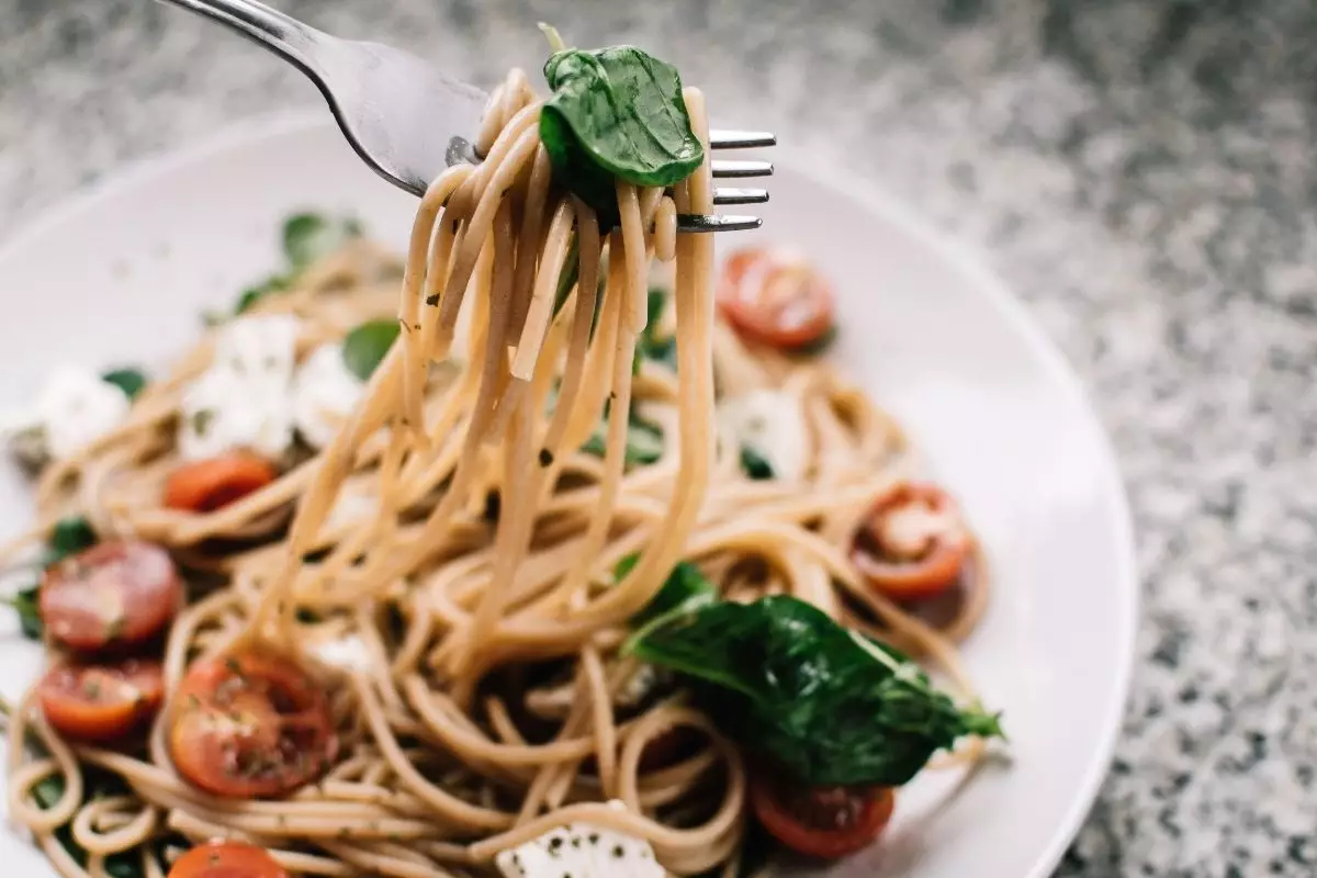 Saiba agora como montar um jantar simples e barato para receber visitas
