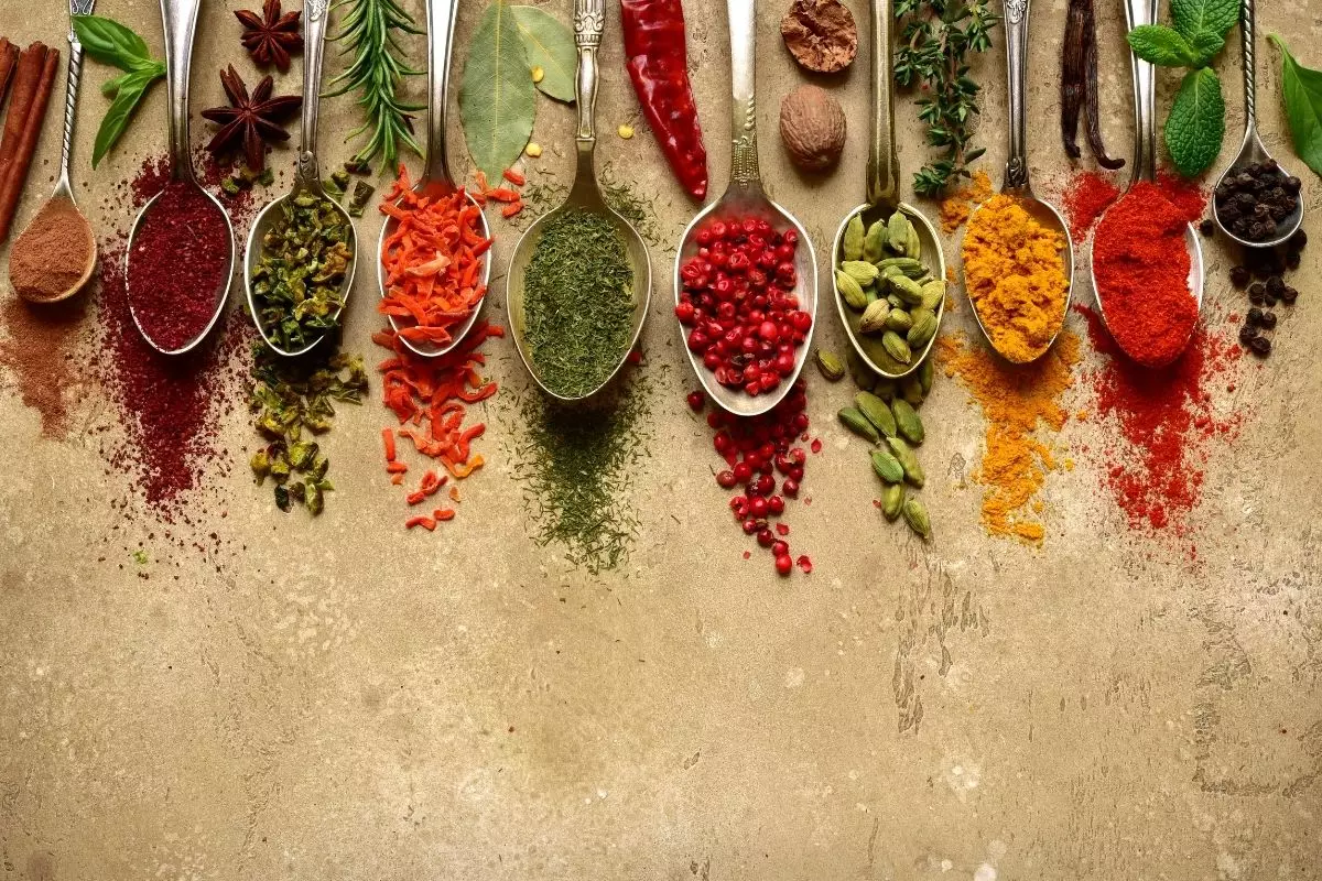 Temperos naturais para comidas - Reprodução: Canva
