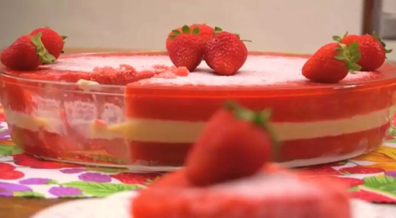 Paleta mexicana na travessa receita deliciosa e prática para degustar no verão - Reprodução Youtube