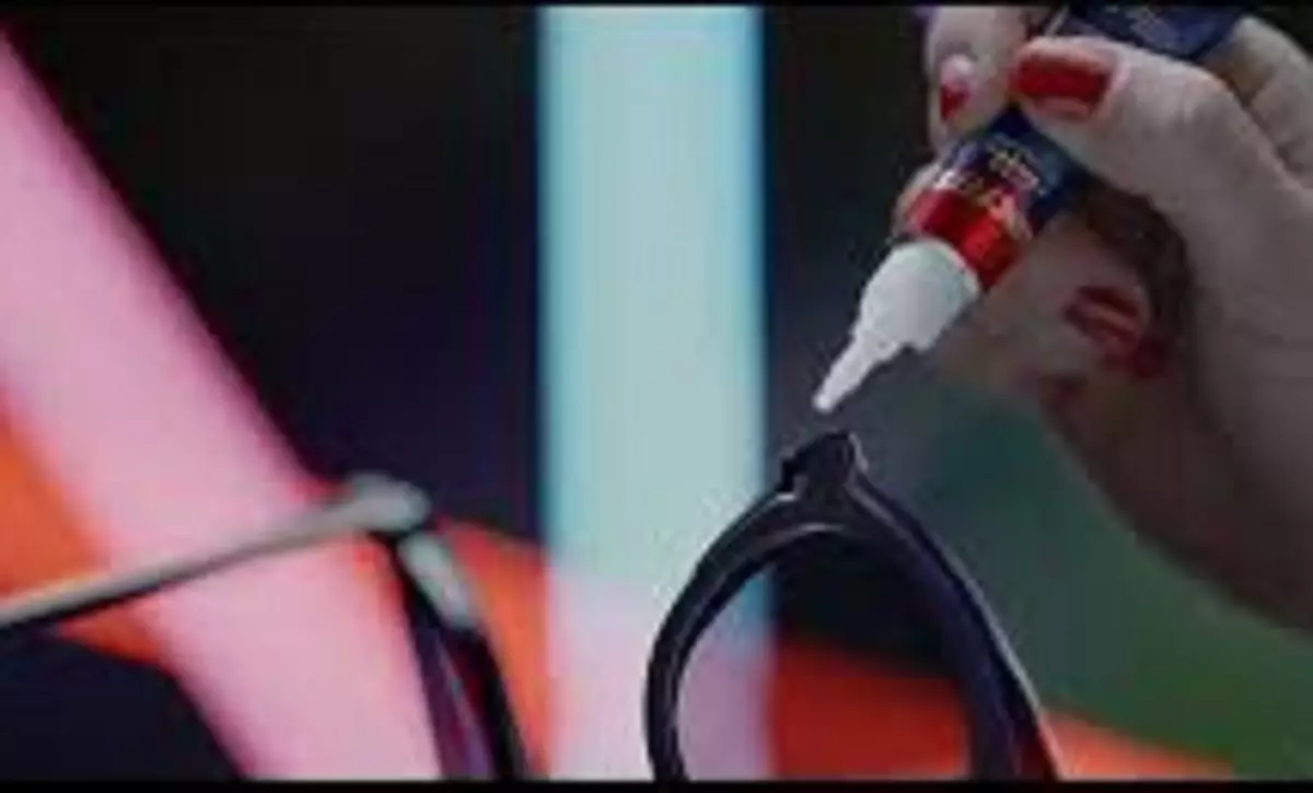 Como fazer cola super bonder em casa (Foto: Freepik)