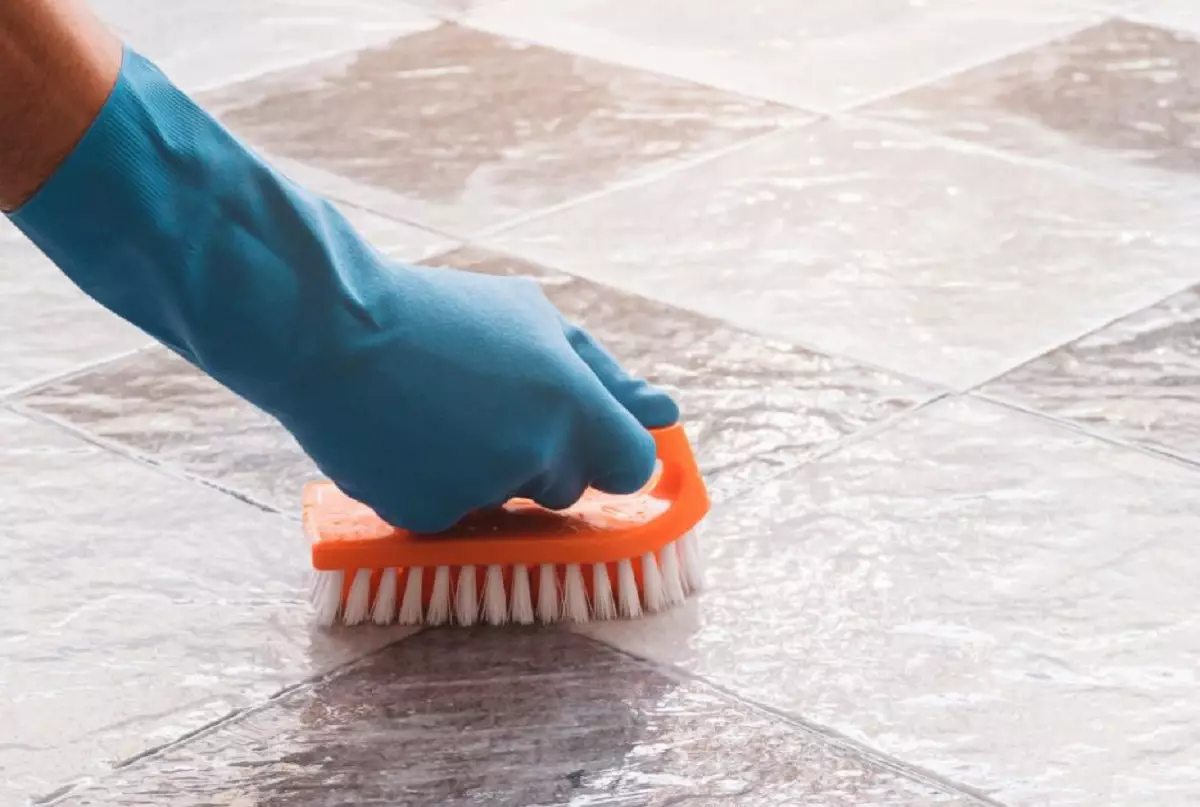 Limpar piso encardido (Foto: Reprodução/Pixabay)