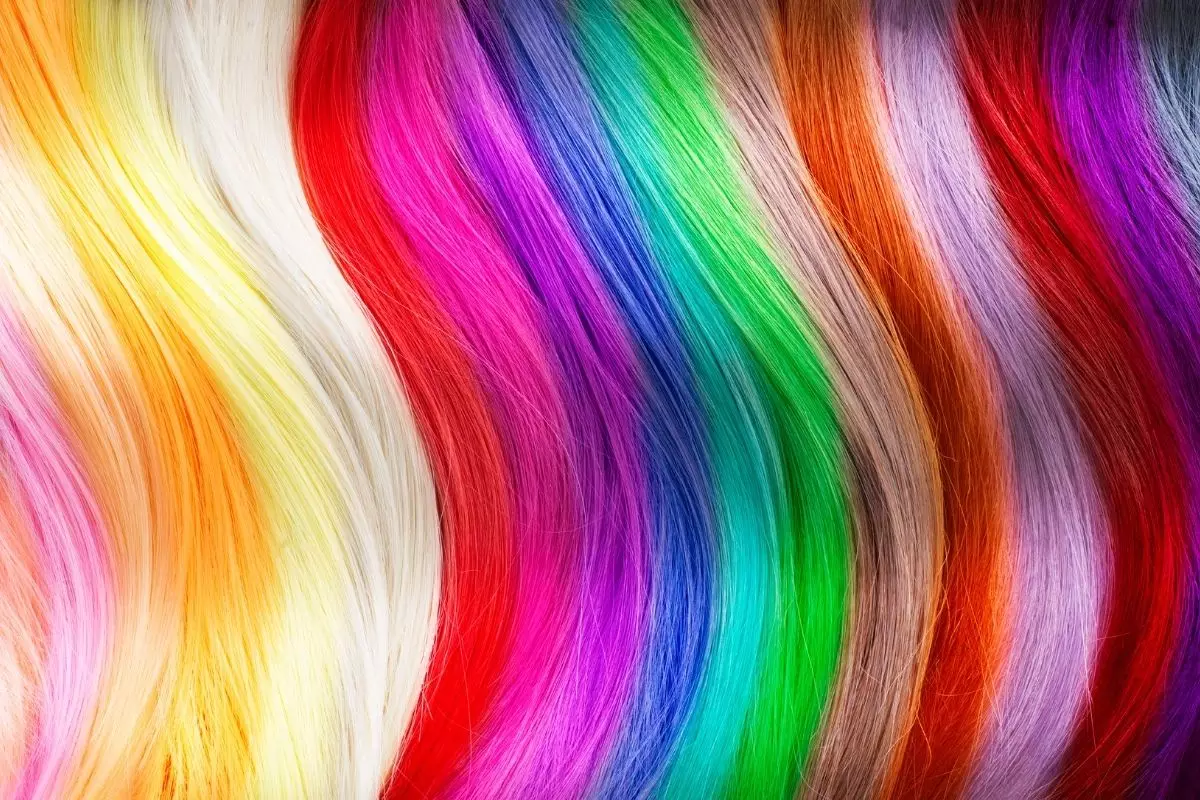 pinte o cabelo com papel crepom - Reprodução Canva