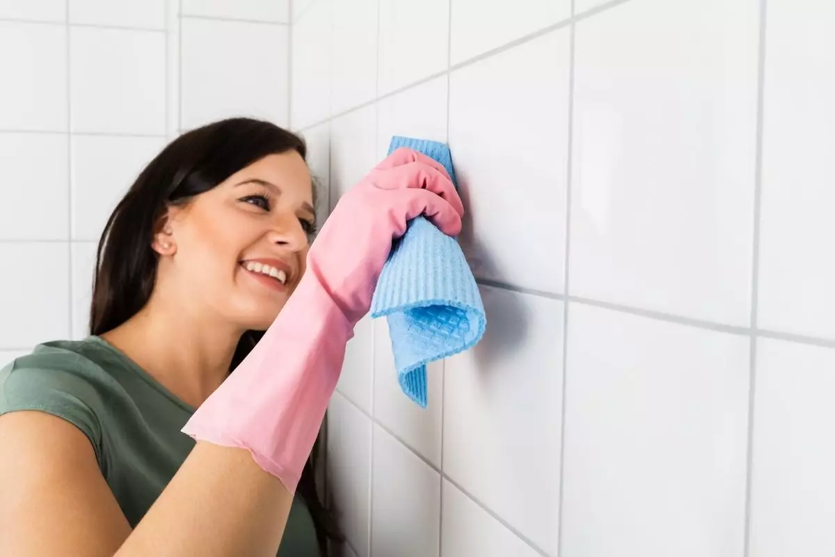 Tirar gordura do piso da cozinha (Reprodução: Canva)