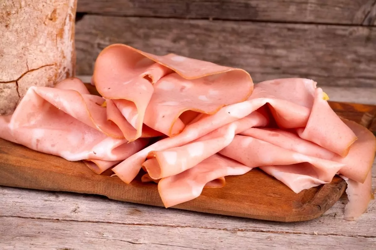 Aprenda a fazer mortadela receita caseira, simples e que gasta pouco - Reprodução Canva