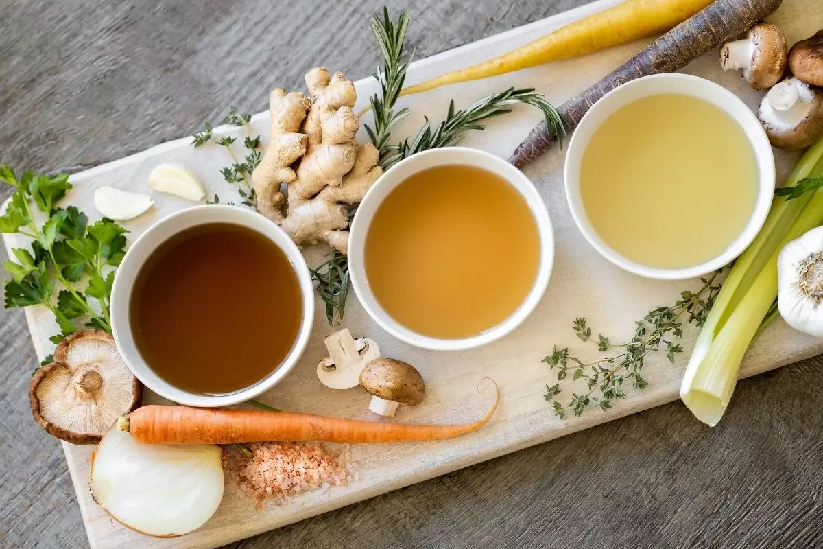 Aprenda como fazer um caldo de legumes com os alimentos que estão na sua geladeira - reprodução Canva