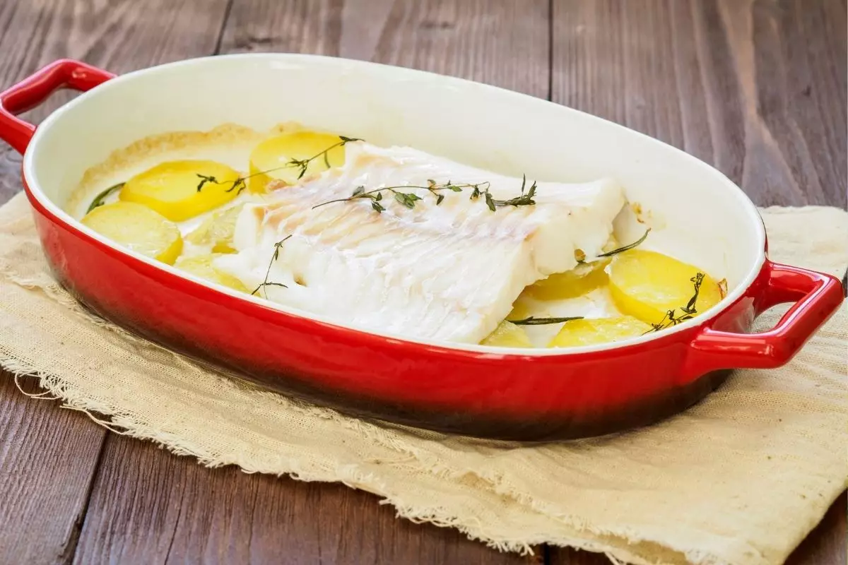 Bacalhau ao forno confira essa receita saborosa e diferente - Reprodução Canva