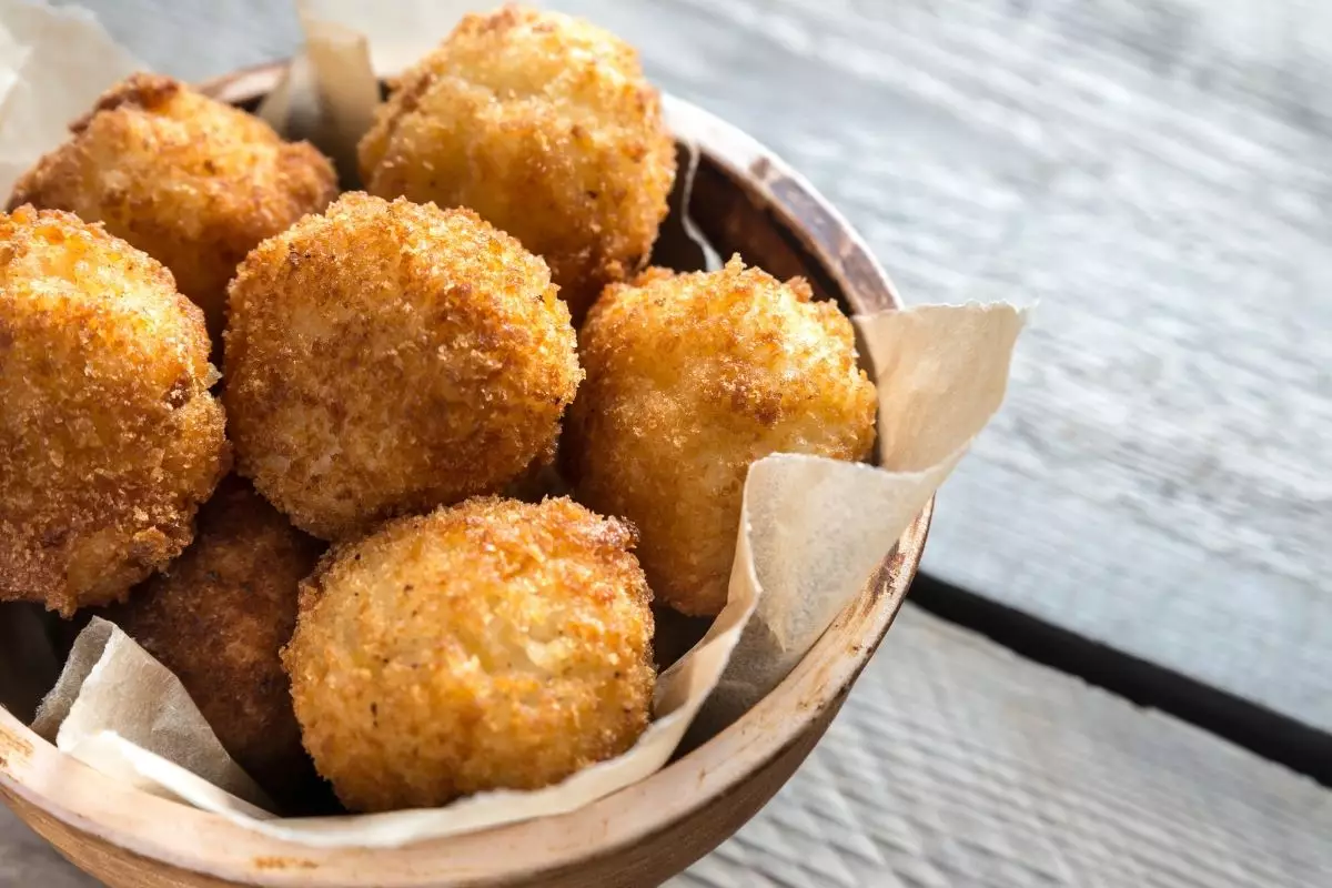 Bolinho de arroz: receita feita no liquidificador e assada no forno