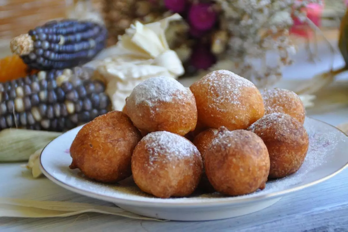 Bolinho de chuva com banana receita muito simples de fazer, aprenda agora - Reprodução Canva
