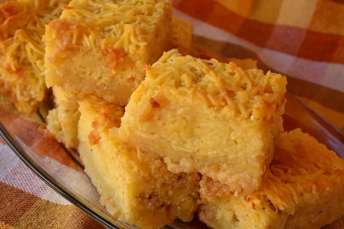 Bolo de mandioca com coco receita sem farinha, sem açúcar e zero lactose - Reprodução Canva