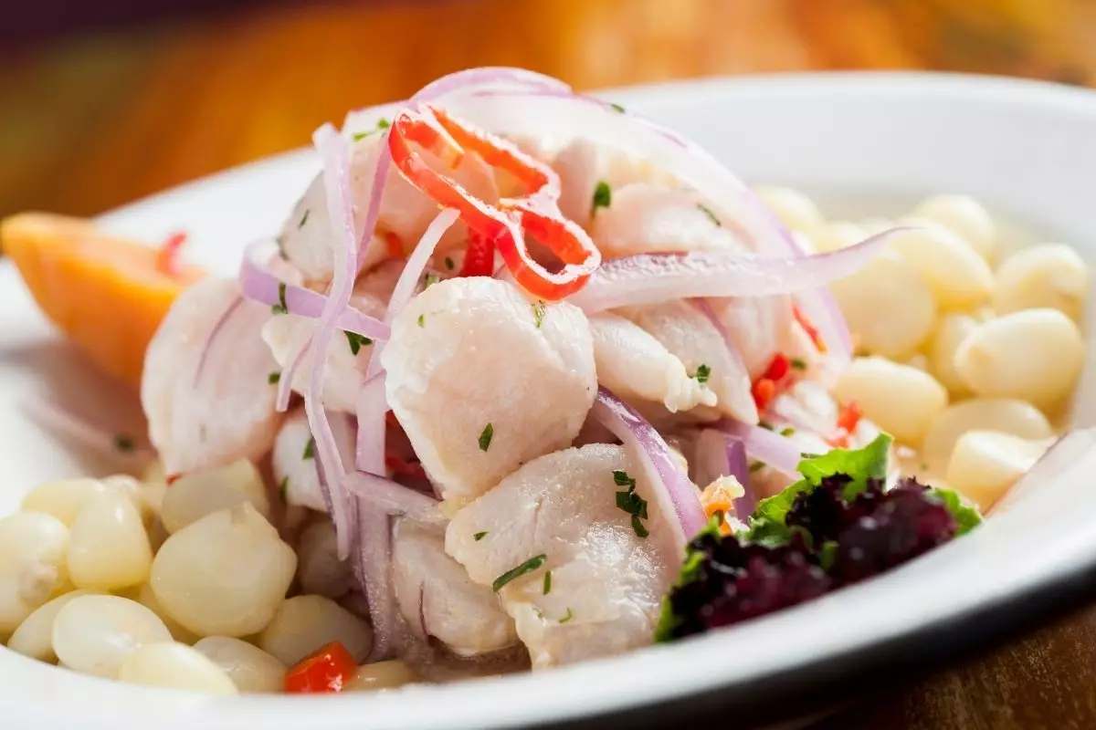 Ceviche receita leve e refrescante de peixe marinado no limão - Reprodução Canva