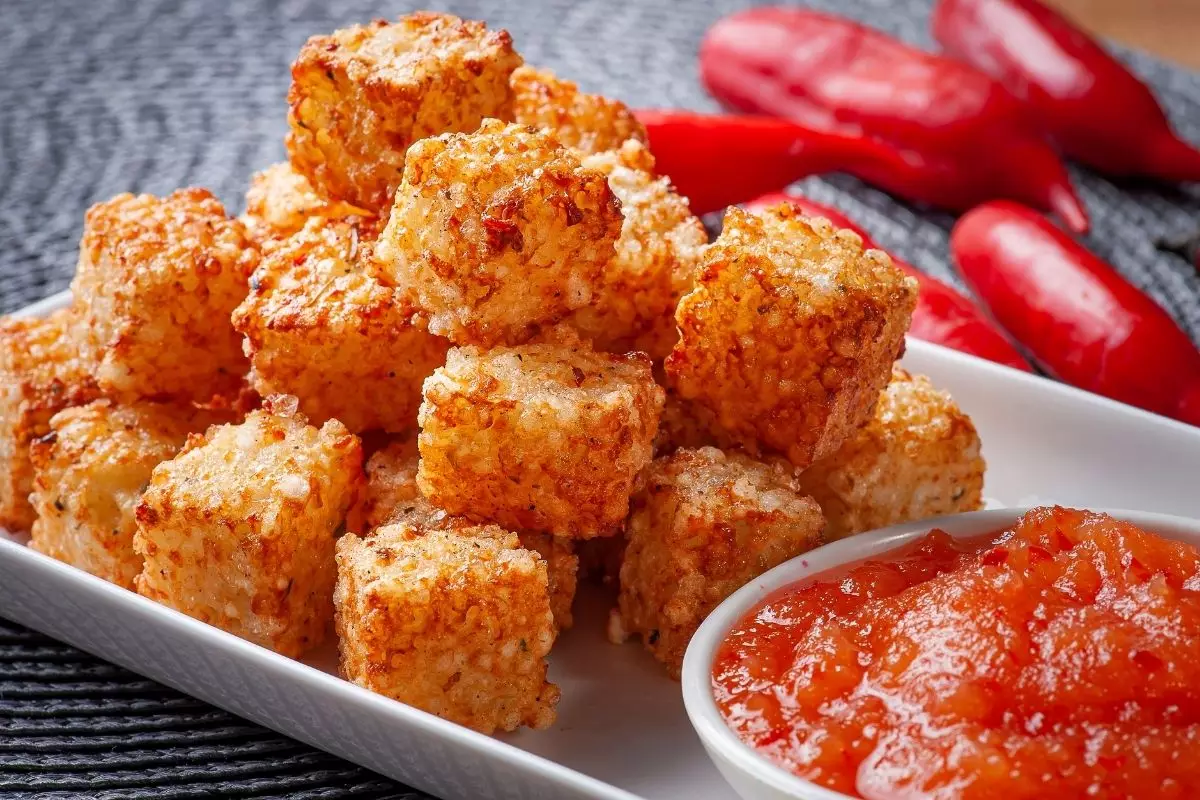 Dadinhos de tapioca com molho agridoce aprenda essa receita de bistrô - Reprodução Canva