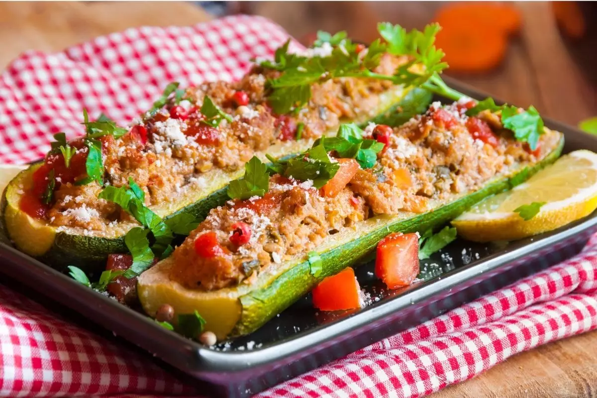 Aprenda a fazer abobrinha recheada agora mesmo - reprodução: Canva