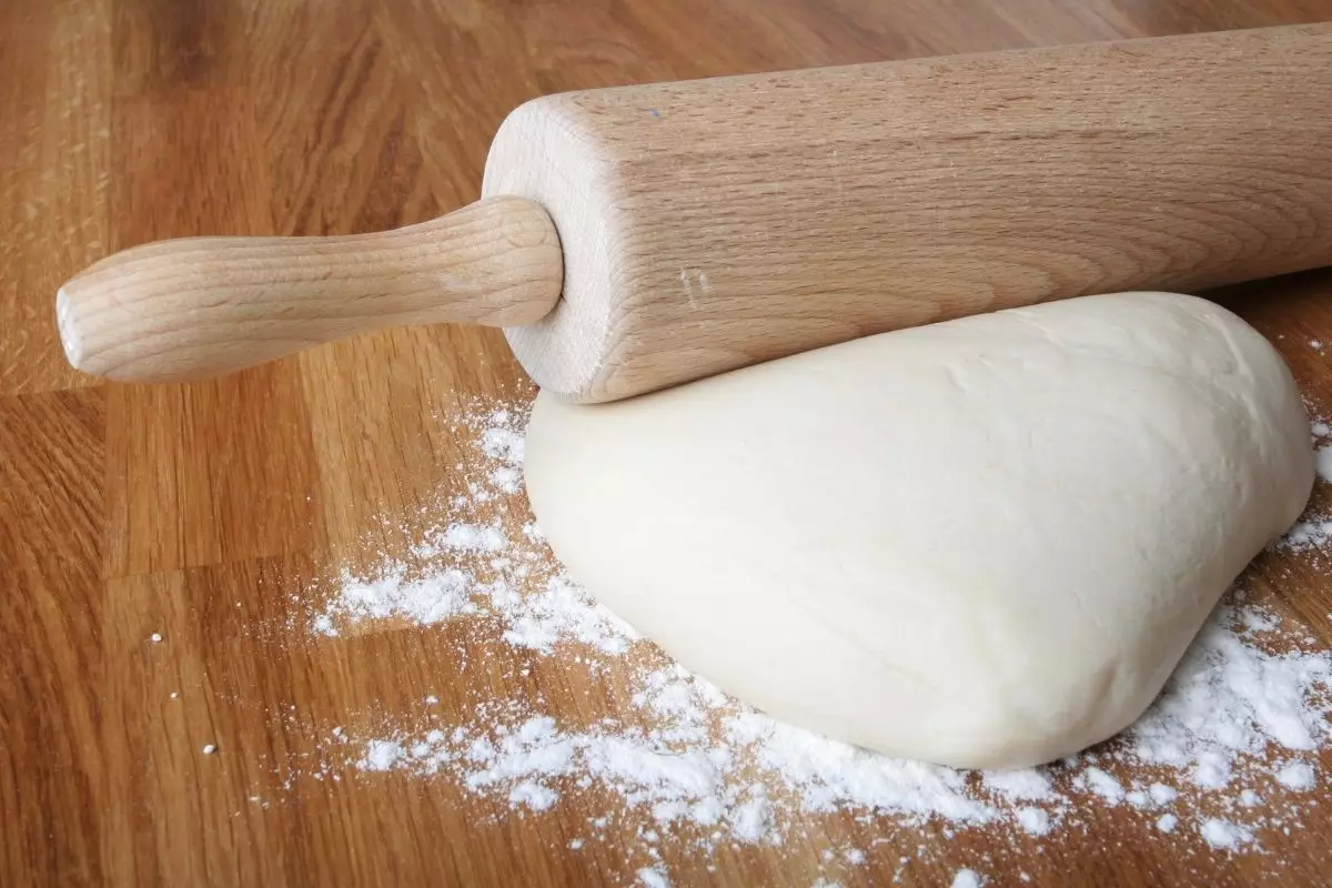 Saiba como fazer massa de pastel de forno super rápido com poucos ingredientes- reprodução do canva