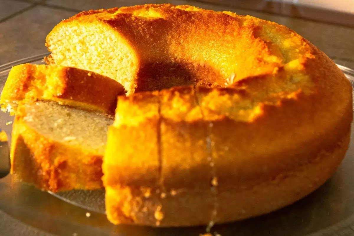 Que tal fazer um bolo de fubá para o lanche? - reprodução: Canva