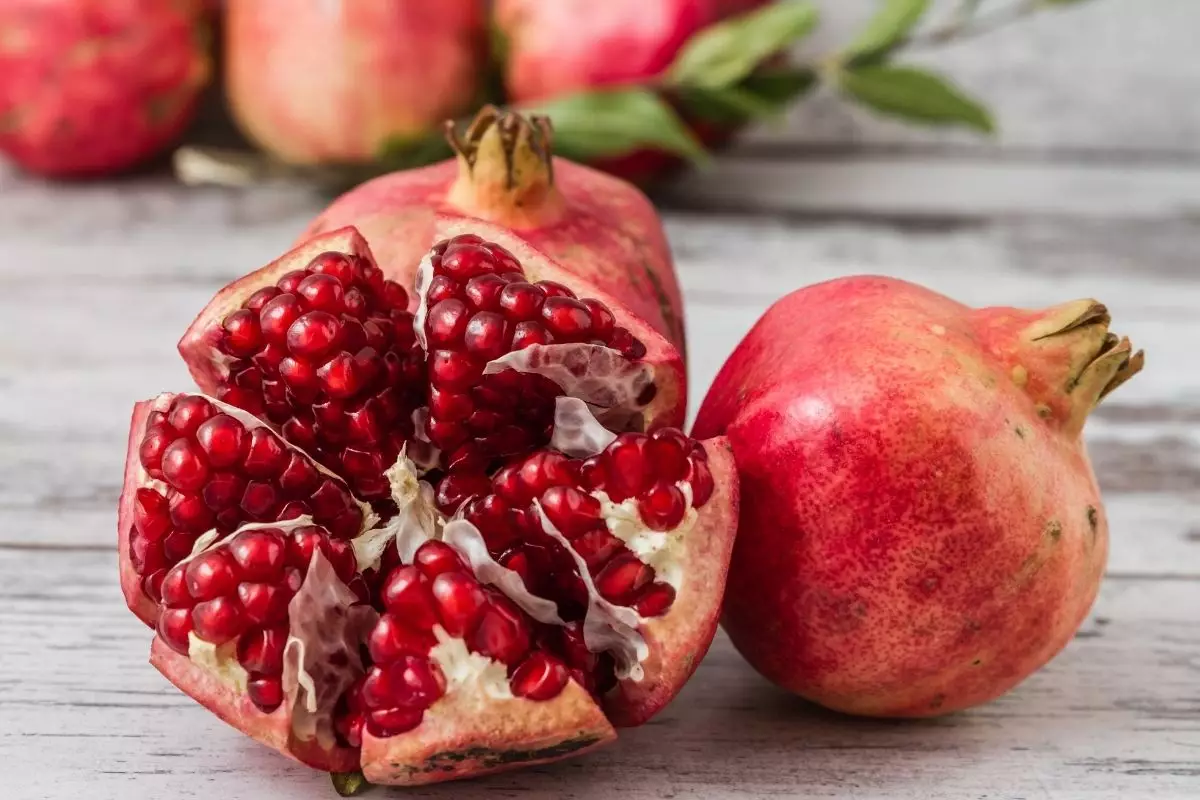 Saiba como usar a romã no seu dia a dia - reprodução: Canva