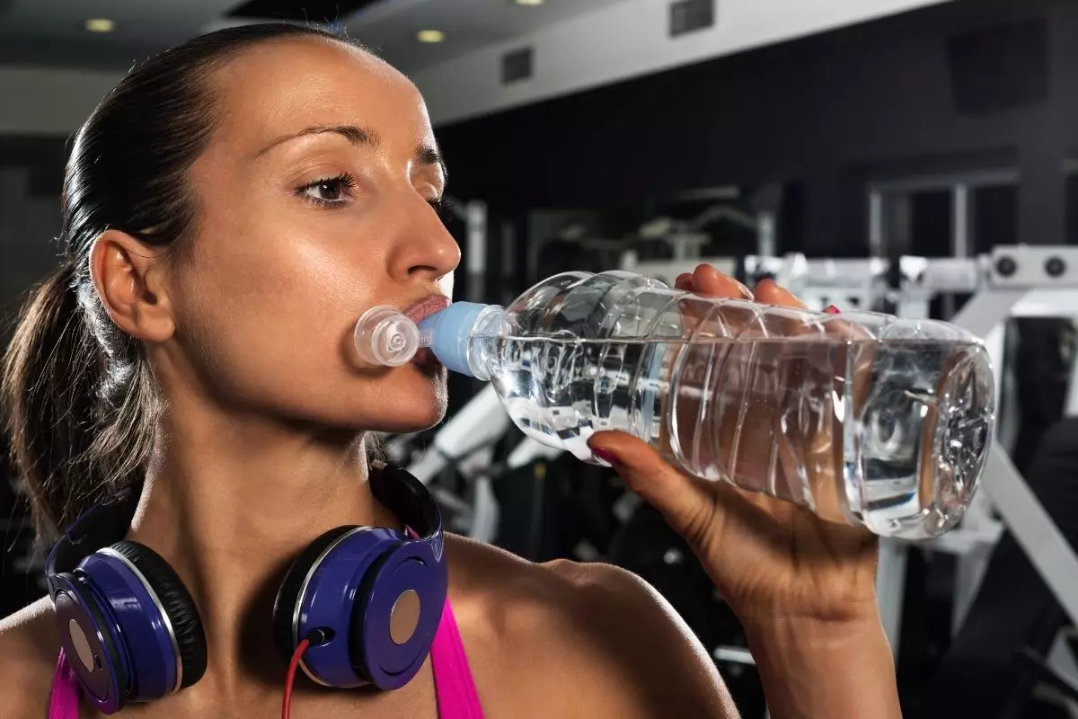 Ingestão de água - reprodução Canva