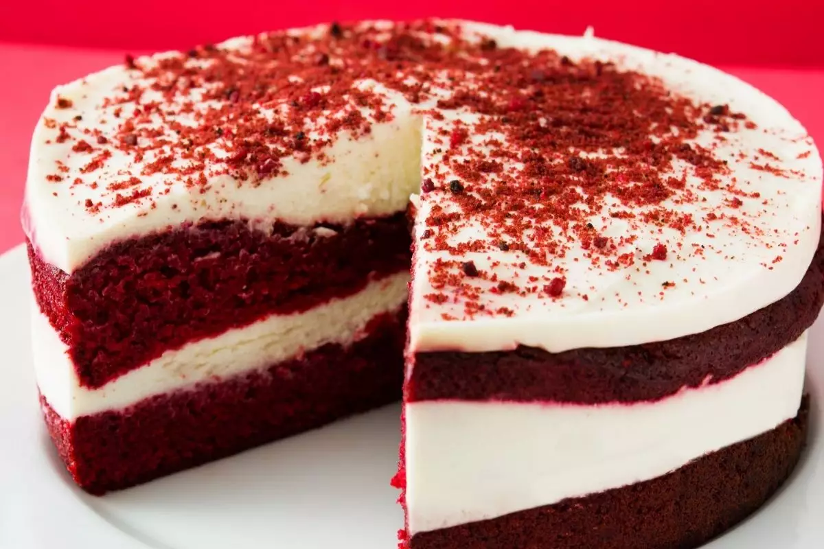 Já sabe fazer bolo red velvet Aprenda agora com essa receita fácil - reprodução Canva