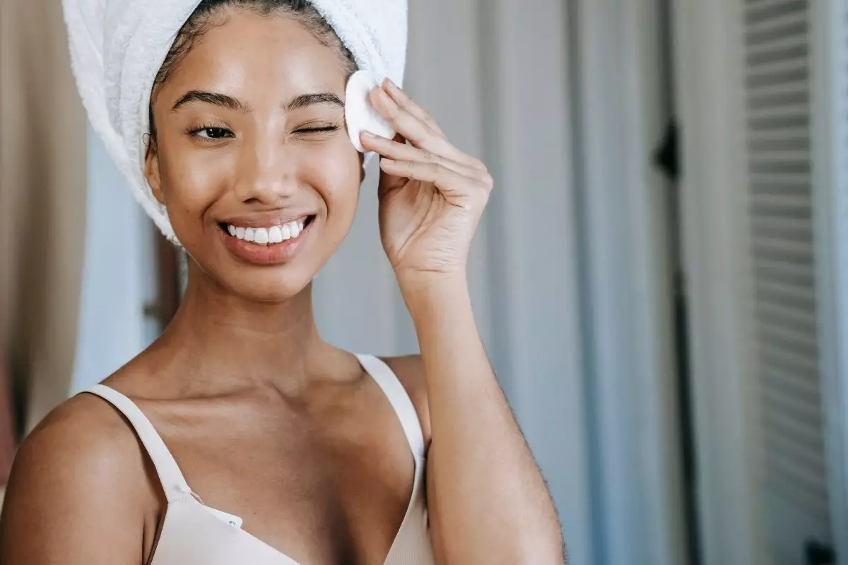 Limpeza de pele com fubá: aprenda receitas para deixar seu rosto impecável