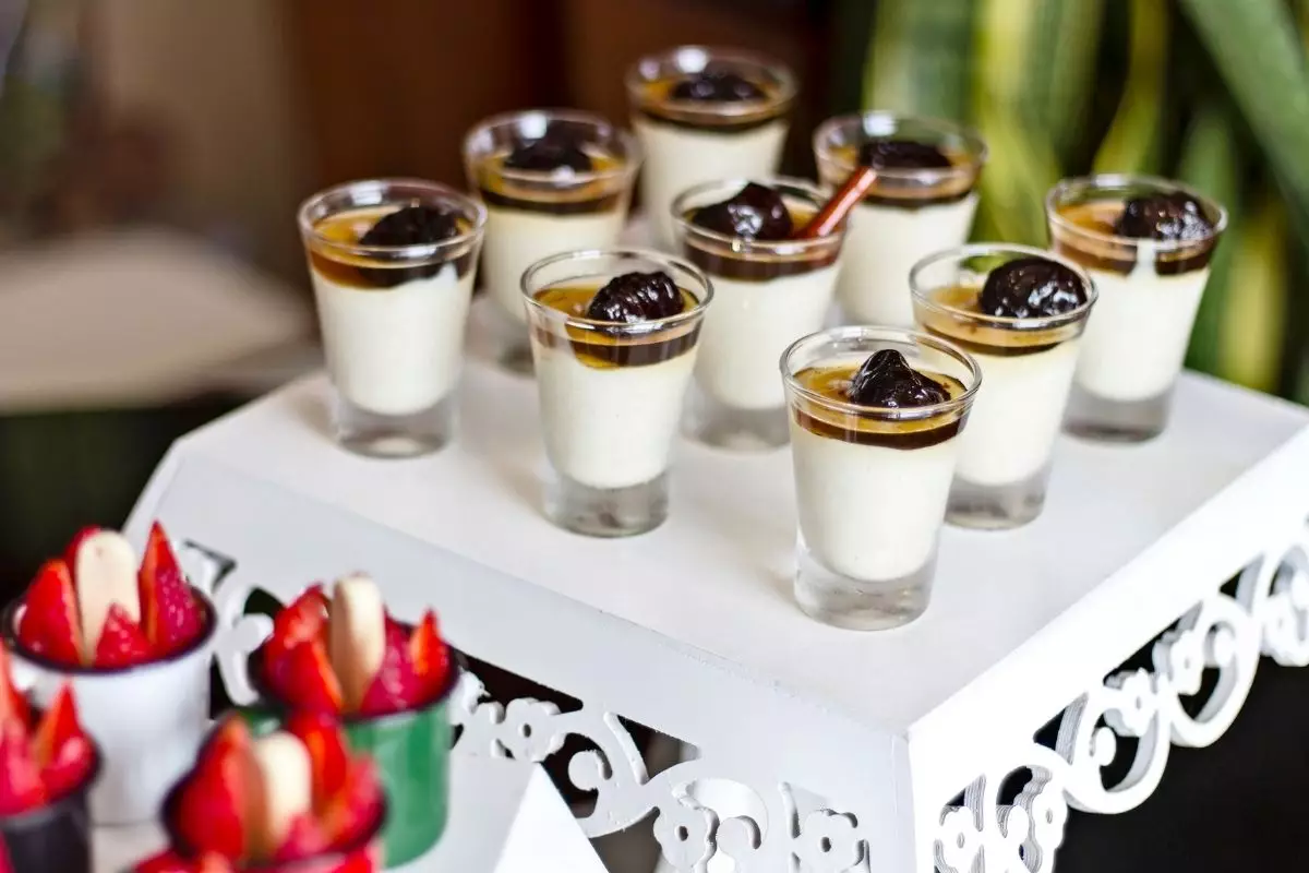 Manjar branco com ameixas receita fácil com apenas 4 ingredientes - Imagem Canva