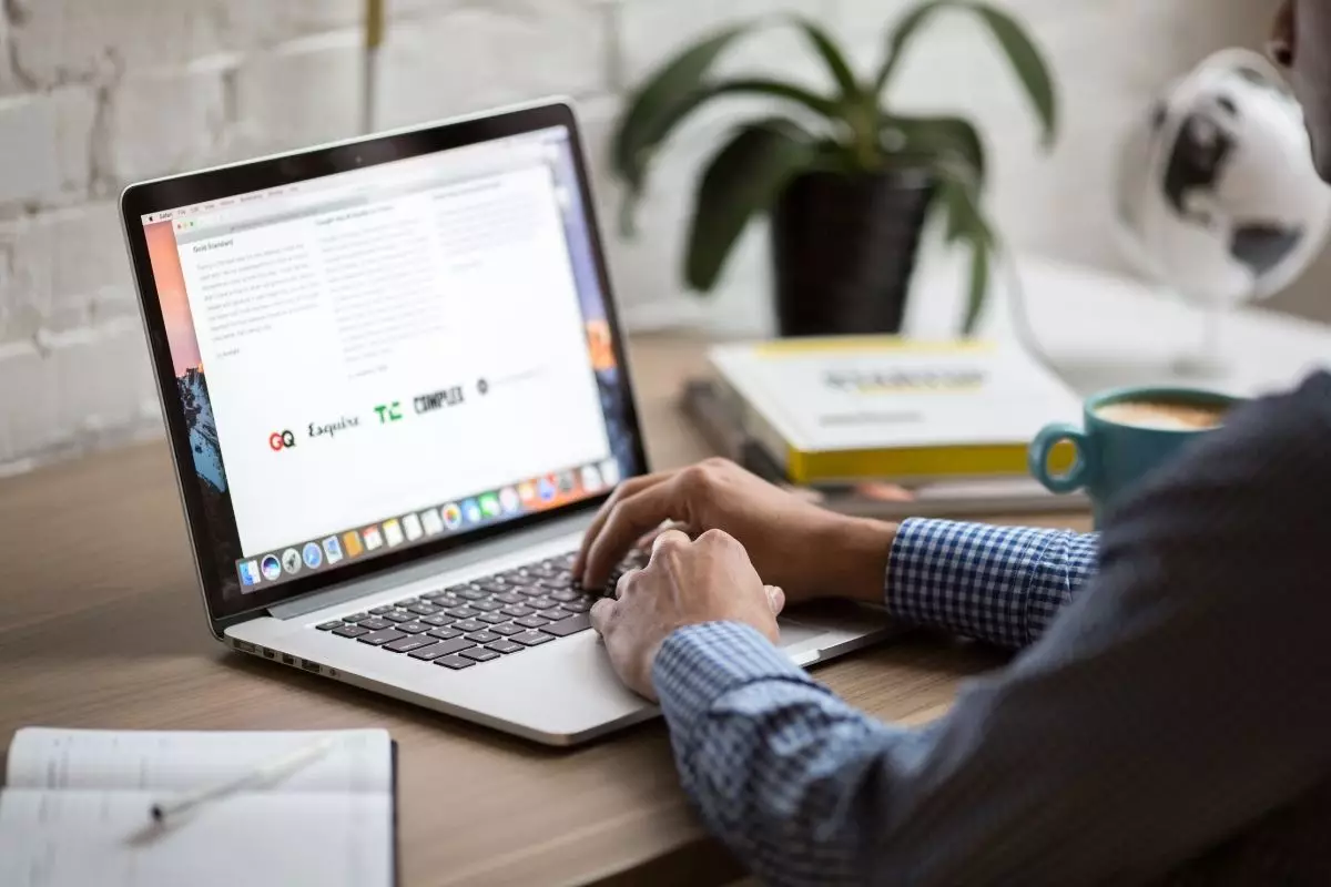 Mesa de trabalho - Reprodução Canva