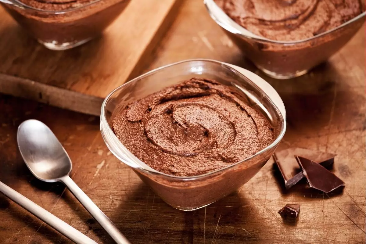 Mousse de chocolate com 3 igredientes: receita rápida e fácil