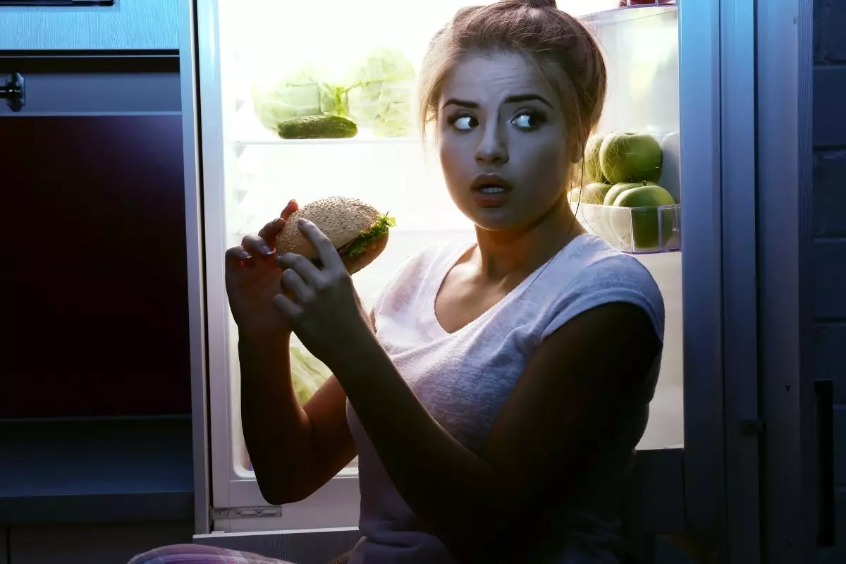 Os piores alimentos para comer a noite evite o ganho de peso - Reprodução Canva