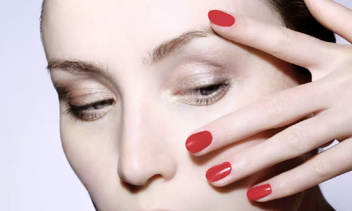 Remover esmalte das unhas (Foto: Pixabay)