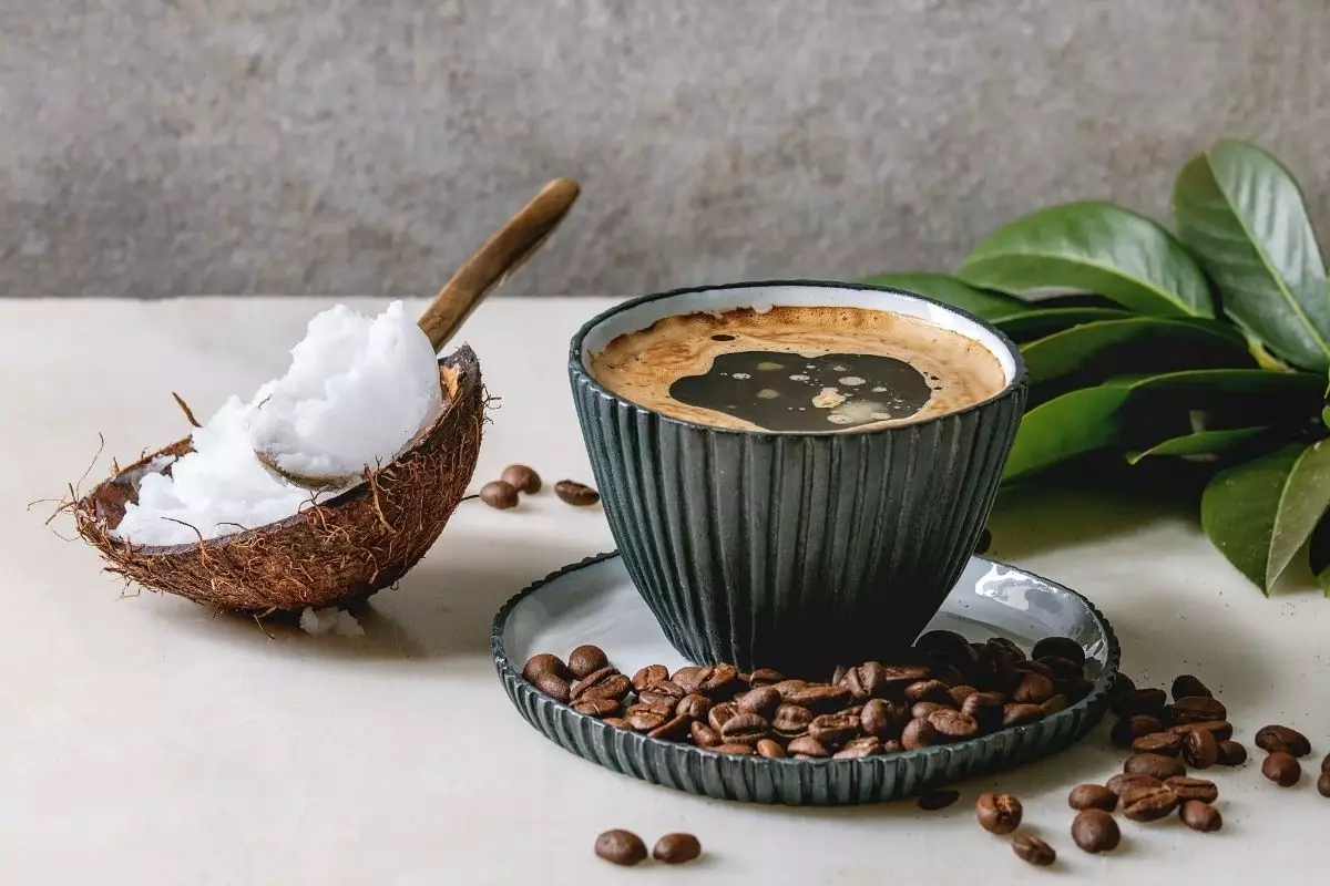 Café com óleo de coco: veja aqui os benefícios e como consumir