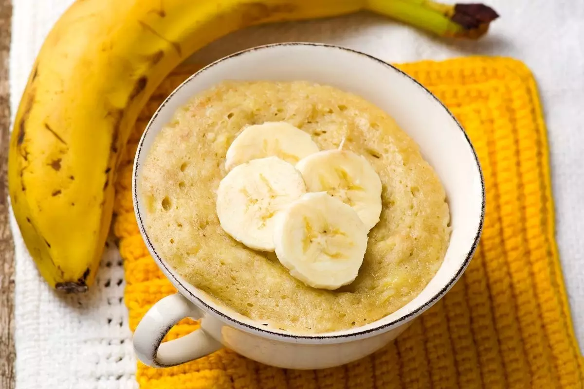 Lanche da tarde: bolinho de caneca com banana, saiba como fazer