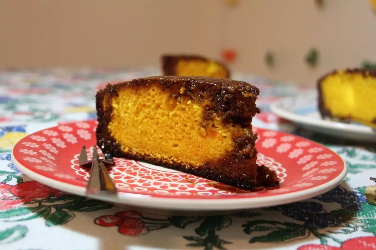 bolo de cenoura invertido - Reprodução Canva