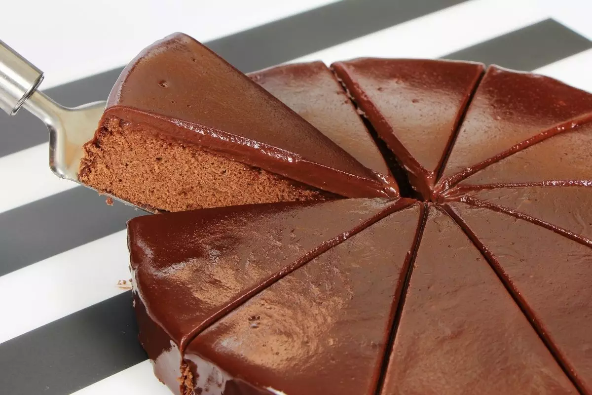 bolo de chocolate com cerveja preta - Reprodução Canva