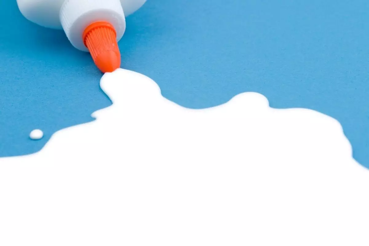 cola escolar caseira - Reprodução Canva