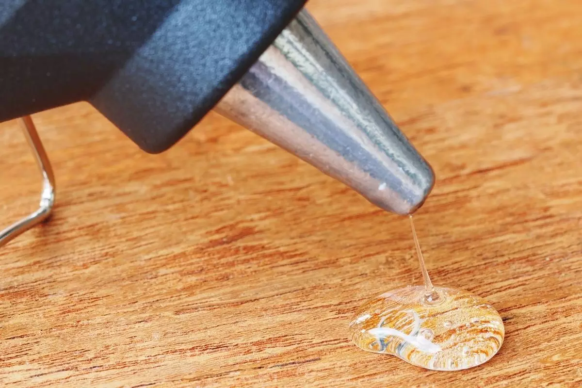 cola quente caseira - Reprodução Canva