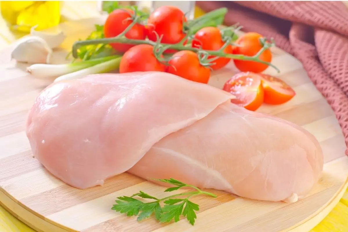 filé de frango com maionese - Reprodução Canva