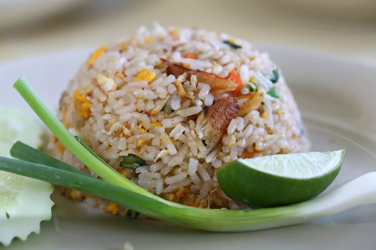 Aprenda 3 dicas super simples para recuperar o arroz queimado e evite desperdícios