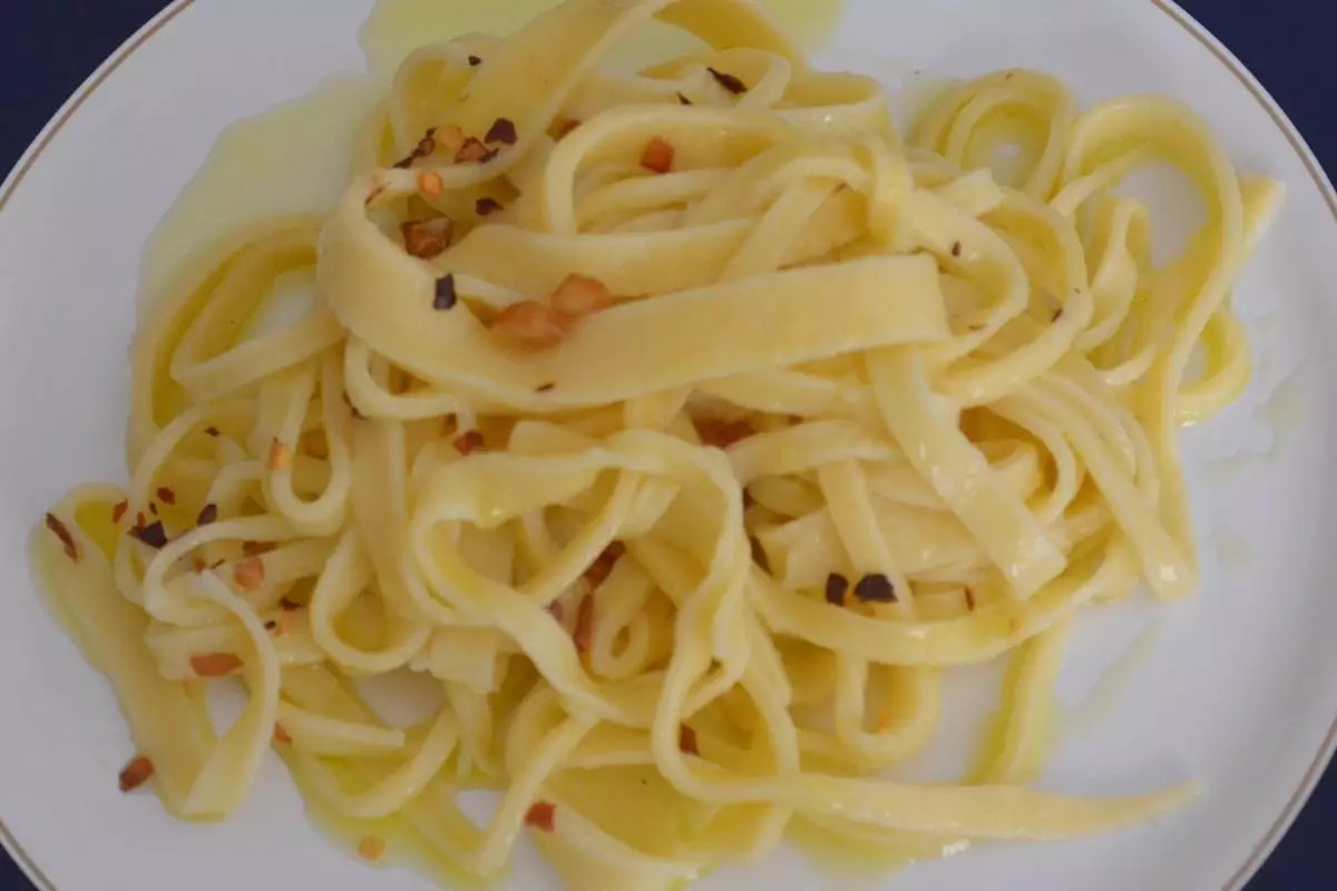 macarrão alho e óleo - Reprodução Canva