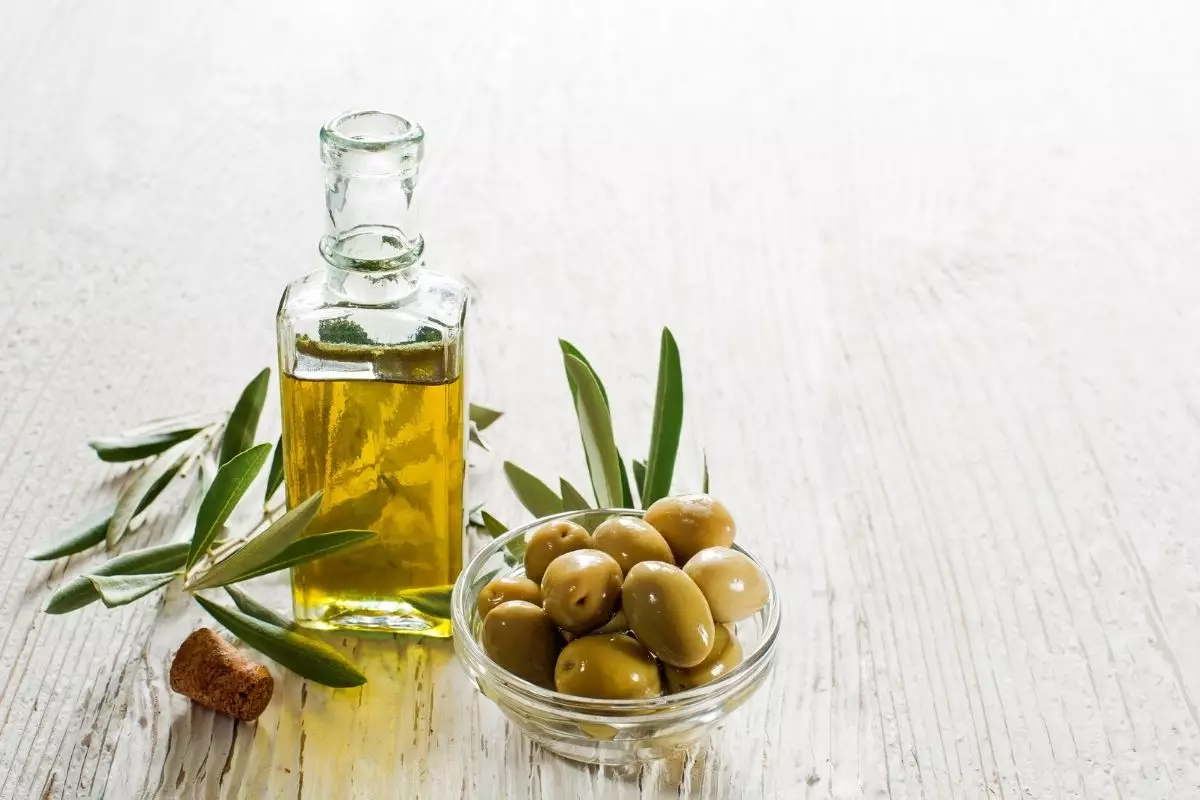 Hidratação de cabelo com óleo de oliva: tratamento para deixar os fios nutridos