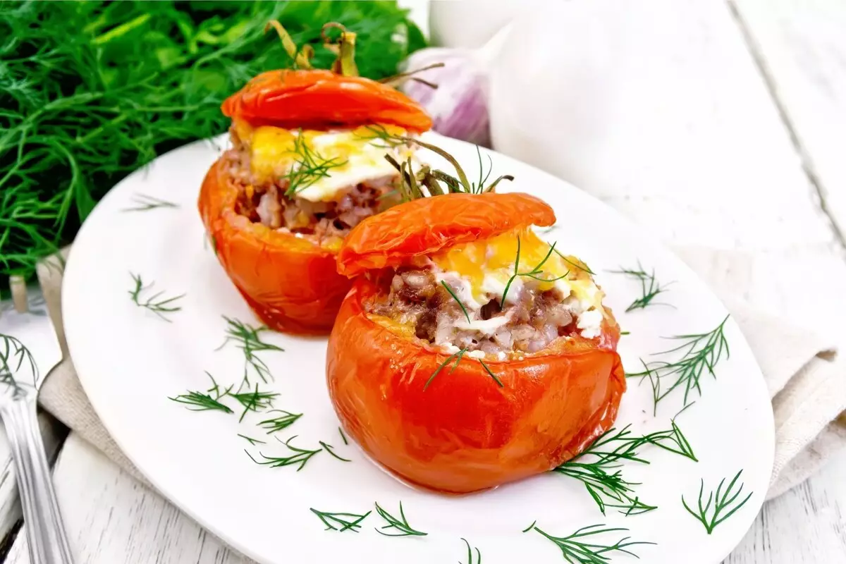 Tomate recheado na air fryer: veja o passo de como fazer essa receita fitness - Fonte Canva