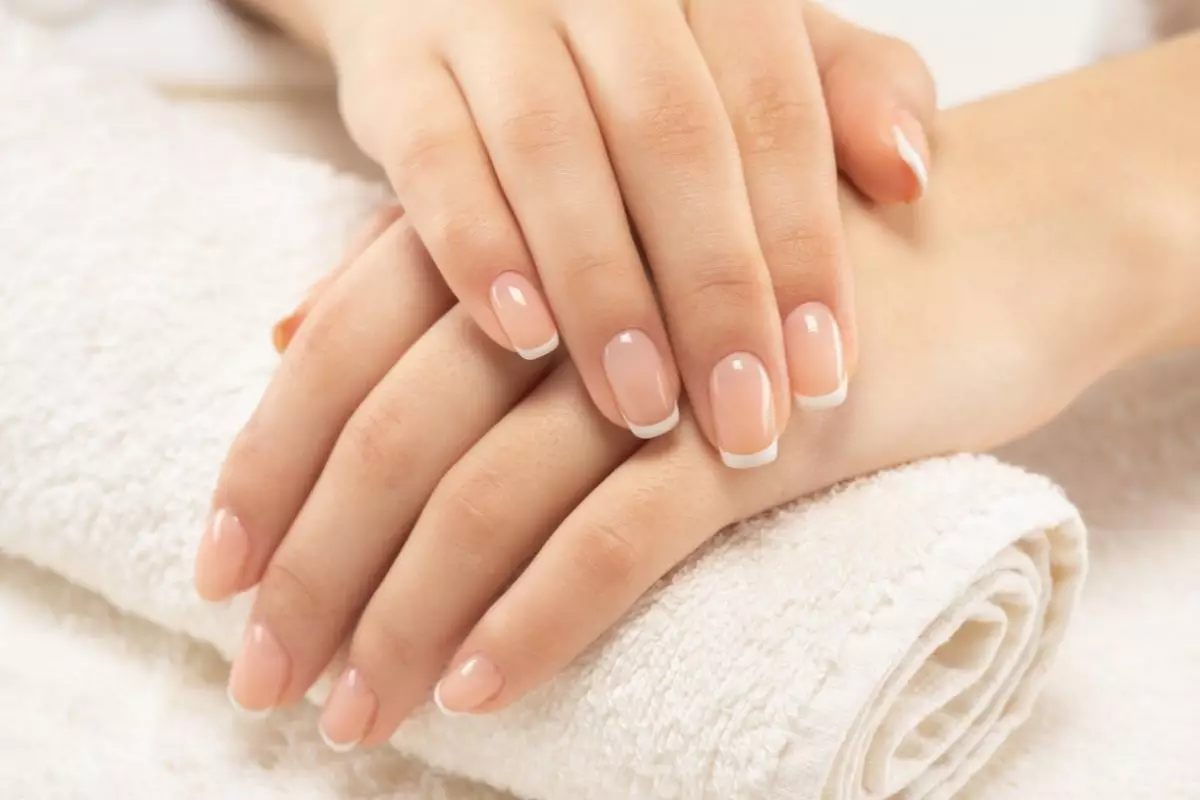 Unhas fracas e quebradiças: como fortalecer e evitar esse problema — Reprodução do Canva.