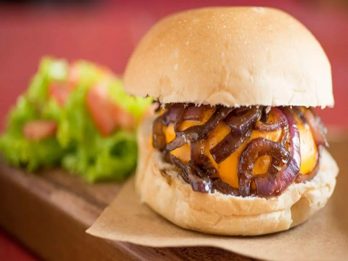 Receita de cebola caramelizada para hambúrguer:  veja a receita mais fácil do mundo