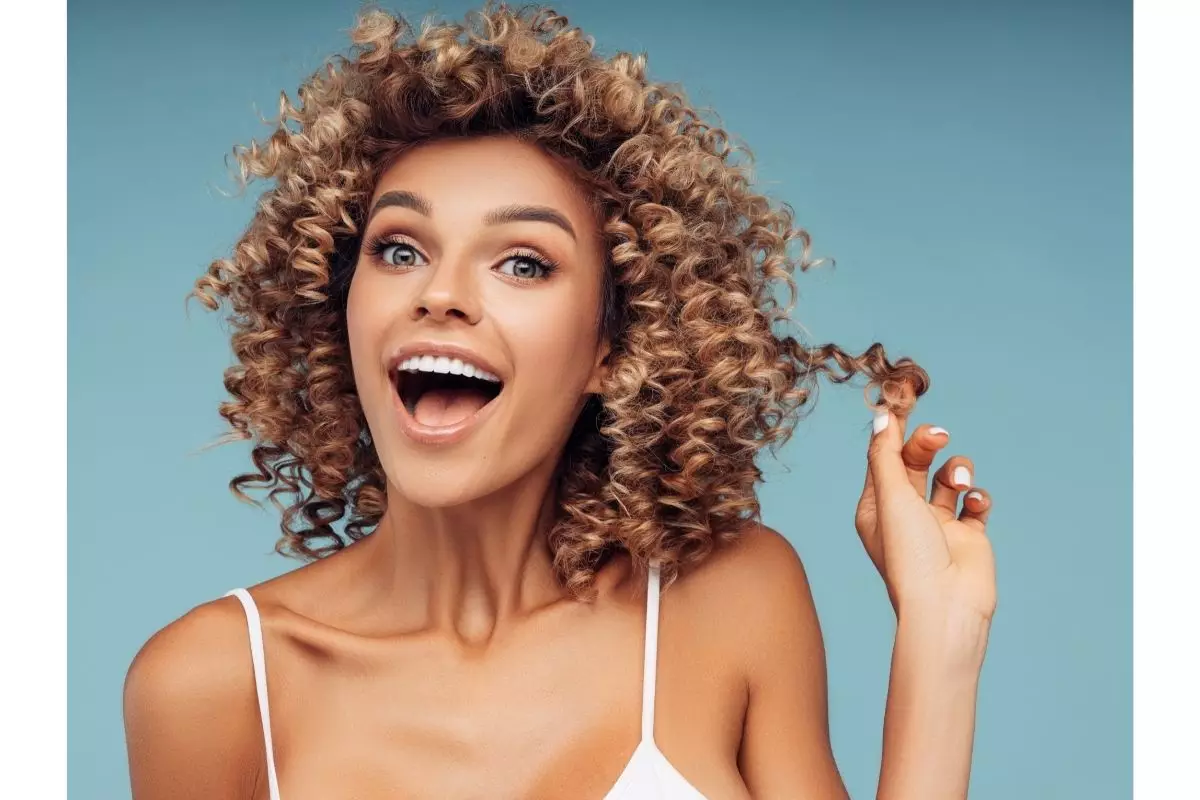Como deixar os cachos mais definidos? Confira agora dicas maravilhosas