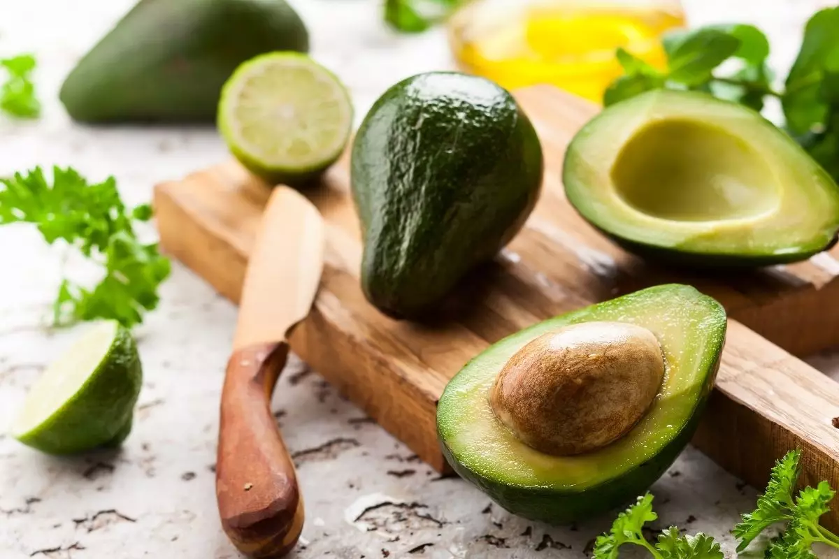 Aprenda como plantar abacate em casa de um jeito simples e rápido - reprodução: Canva