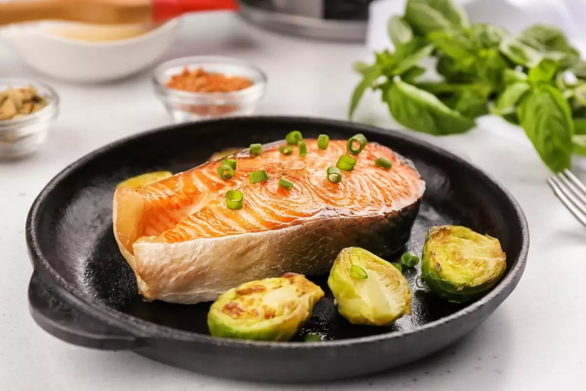 Salmão com brócolis na air fryer: acompanhe essa receita deliciosa em poucos minutos - Fonte Canva