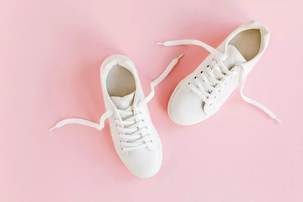Tênis Branco - Reprodução Canva