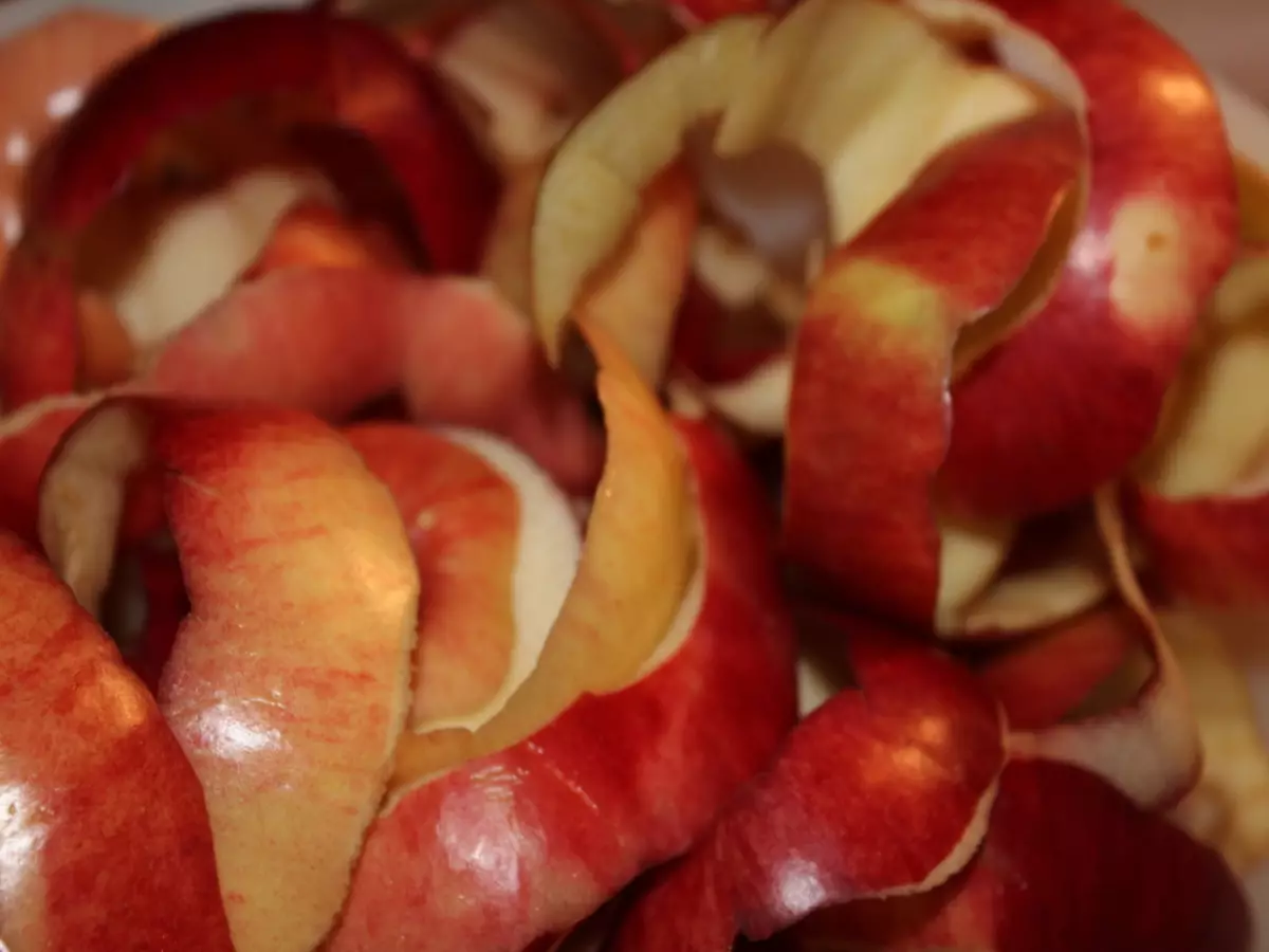 Como reutilizar a casca da maçã? Veja aqui algo que você não esperava que dava para fazer