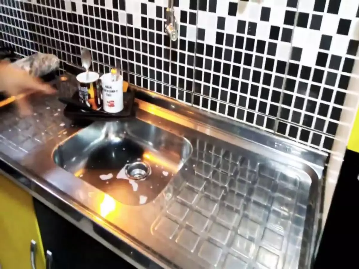 Como lavar a pia de inox e evitar carunjo? Veja dicas práticas para deixar a sua pela brilhando - Fonte: Pixaaby