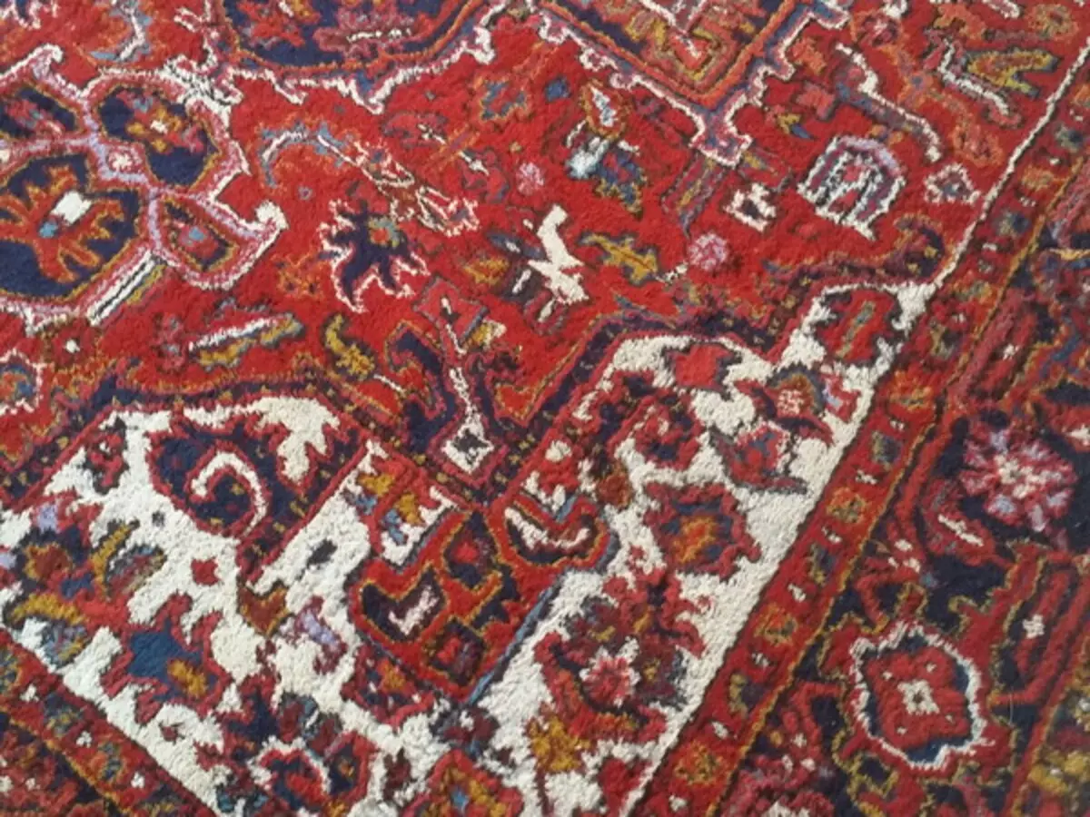 Como lavar tapete persa? Veja dicas para manter o seu tapete luxuoso sem manchas