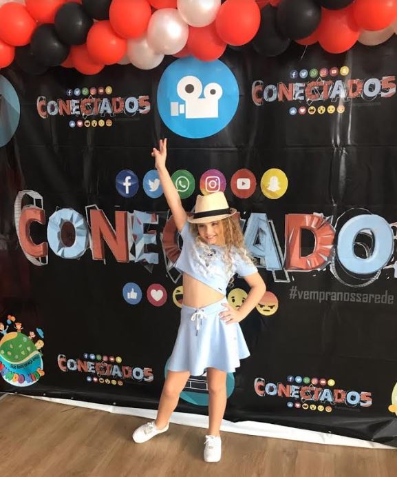 Sofia Espitalher  faz sucesso com apenas 7 anos de idade na nova websérie Conectados 5